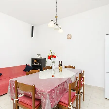 Kairos Apartment